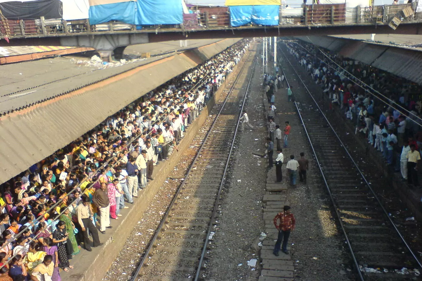 Mumbai S Daily Commute Disrupted Train Services On Harbour And